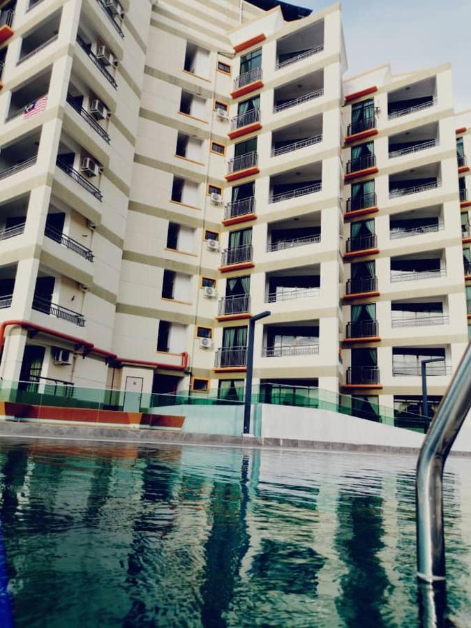 Marina Heights Hotel Residences Lumut Extérieur photo