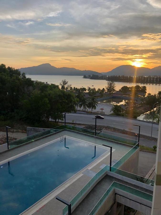 Marina Heights Hotel Residences Lumut Extérieur photo