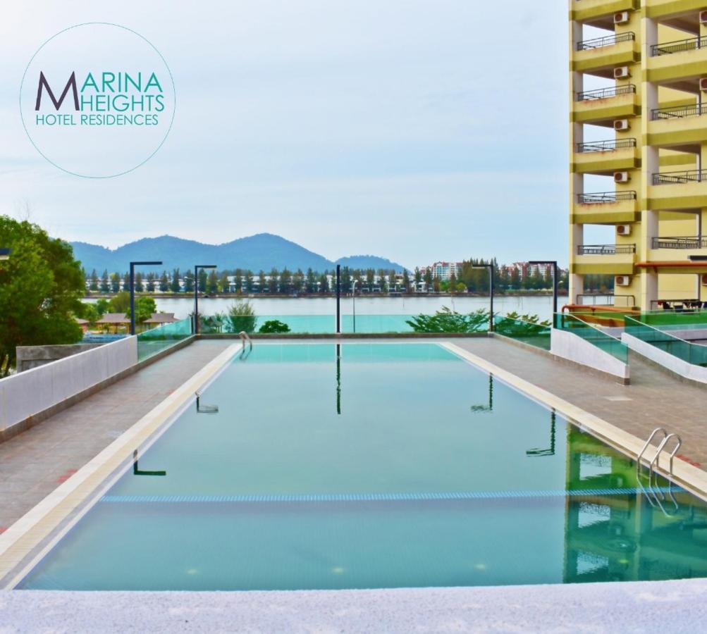 Marina Heights Hotel Residences Lumut Extérieur photo