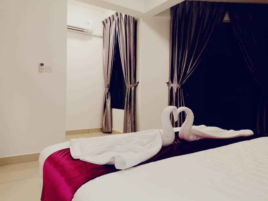 Marina Heights Hotel Residences Lumut Extérieur photo