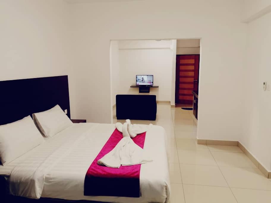 Marina Heights Hotel Residences Lumut Extérieur photo