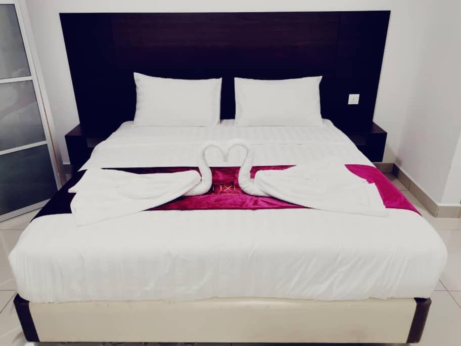 Marina Heights Hotel Residences Lumut Extérieur photo