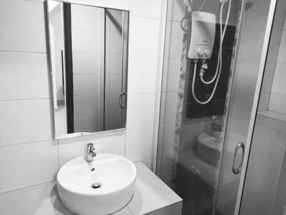 Marina Heights Hotel Residences Lumut Extérieur photo