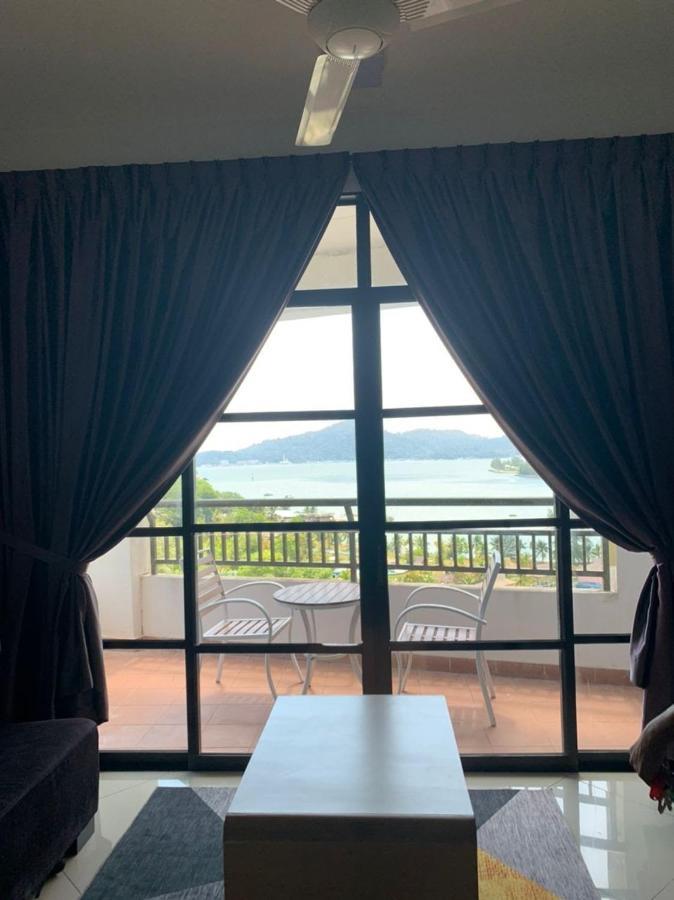 Marina Heights Hotel Residences Lumut Extérieur photo
