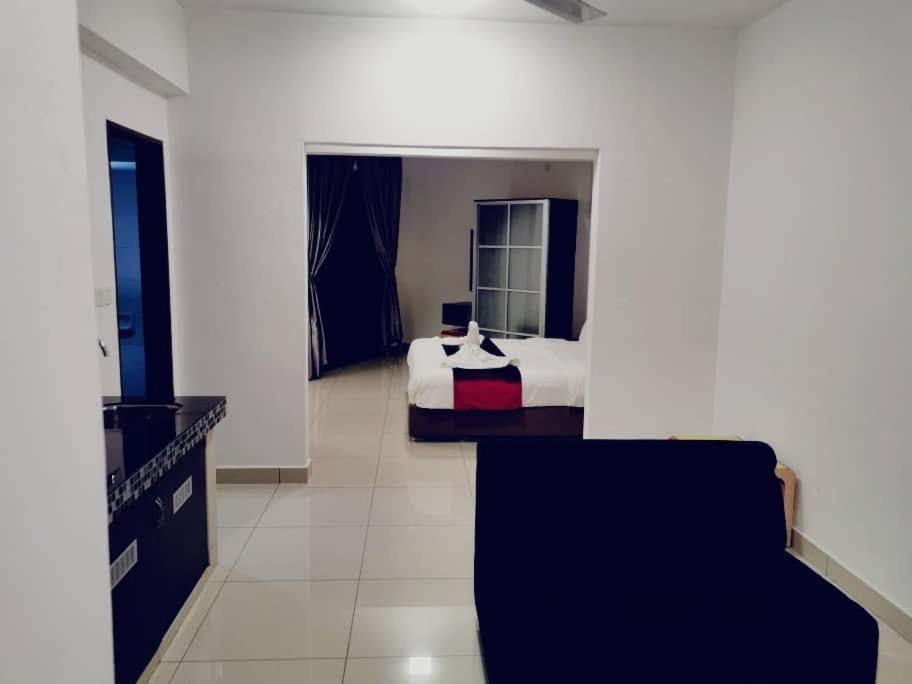 Marina Heights Hotel Residences Lumut Extérieur photo