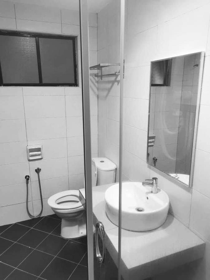 Marina Heights Hotel Residences Lumut Extérieur photo