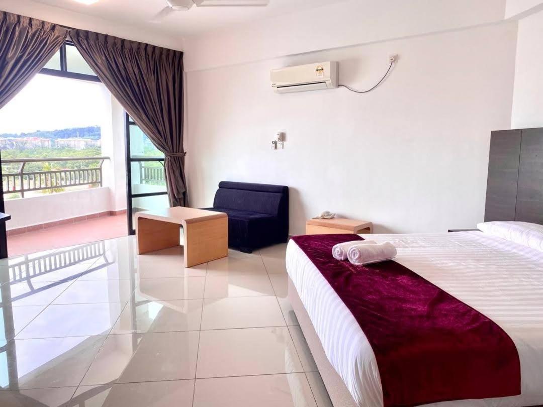 Marina Heights Hotel Residences Lumut Extérieur photo