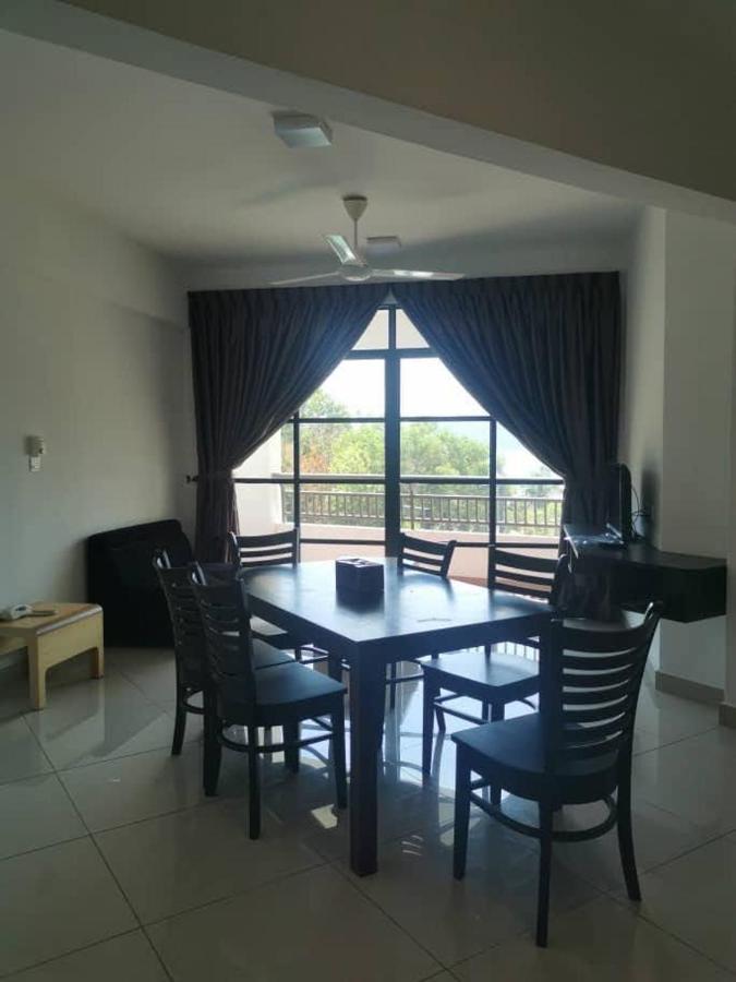 Marina Heights Hotel Residences Lumut Extérieur photo