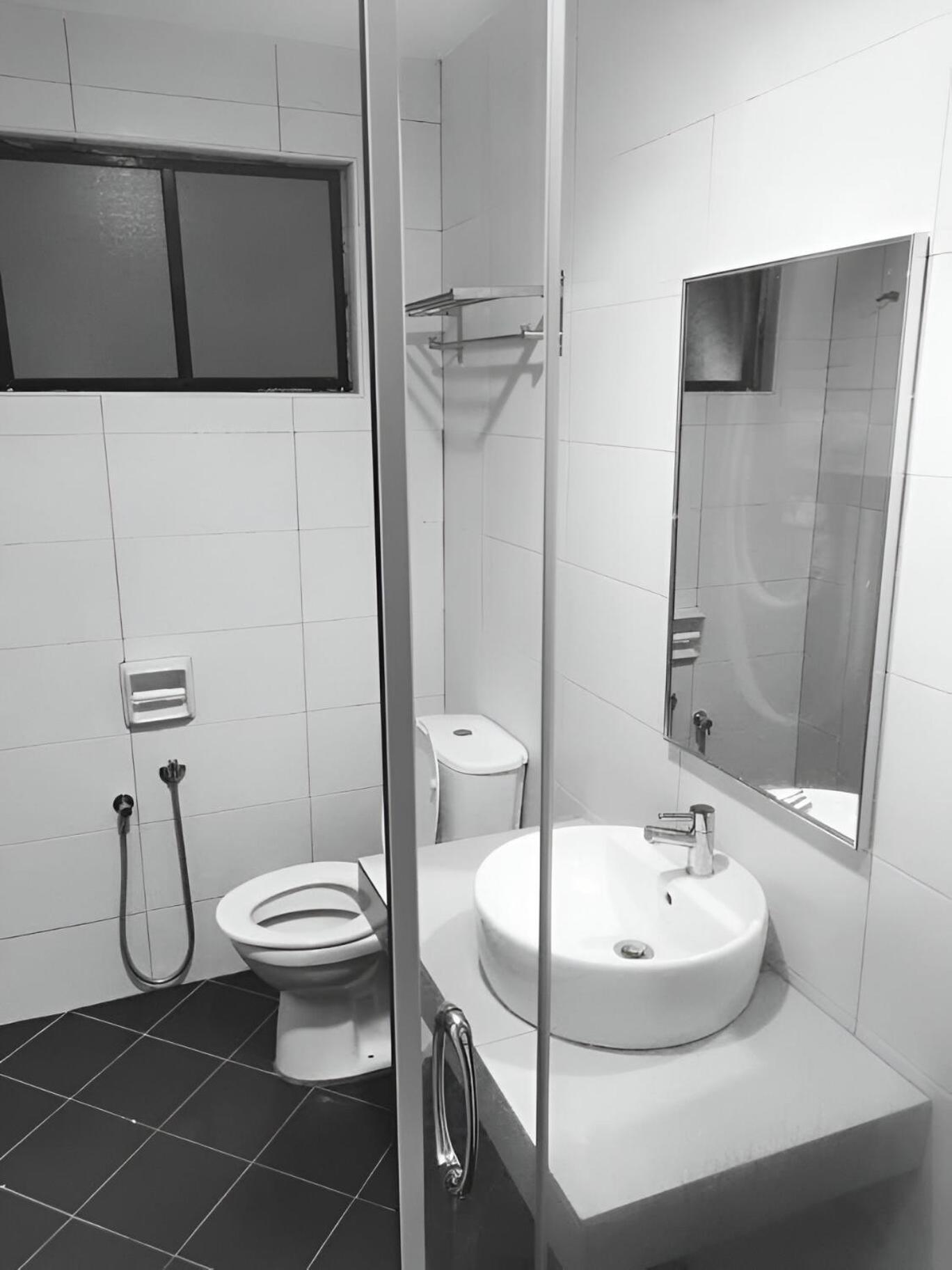 Marina Heights Hotel Residences Lumut Extérieur photo