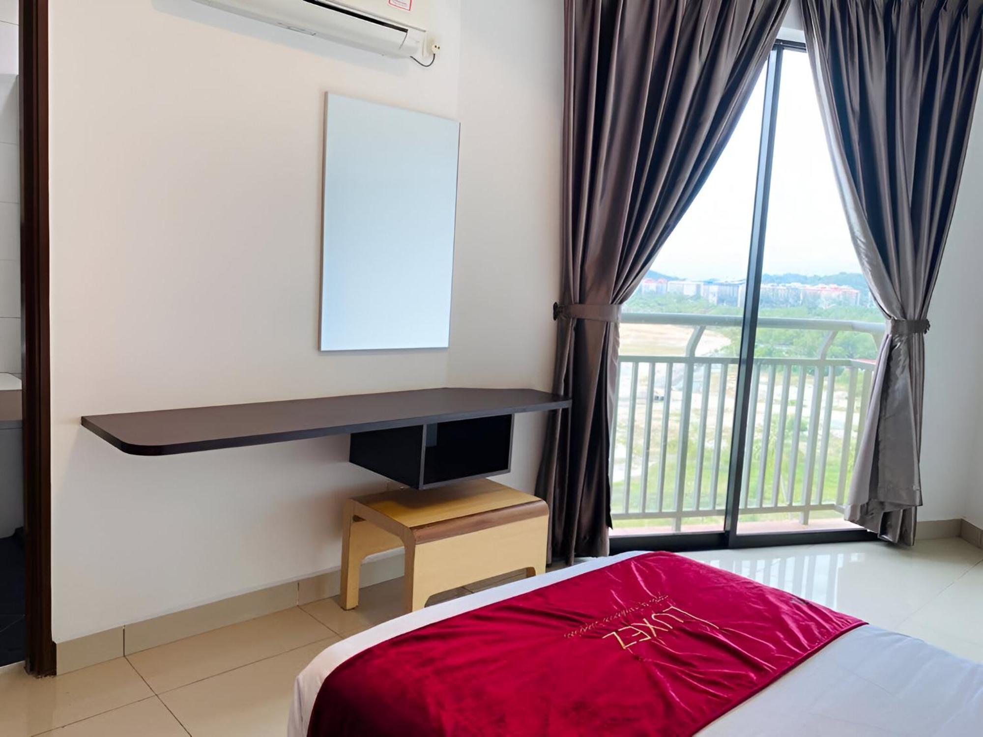 Marina Heights Hotel Residences Lumut Extérieur photo