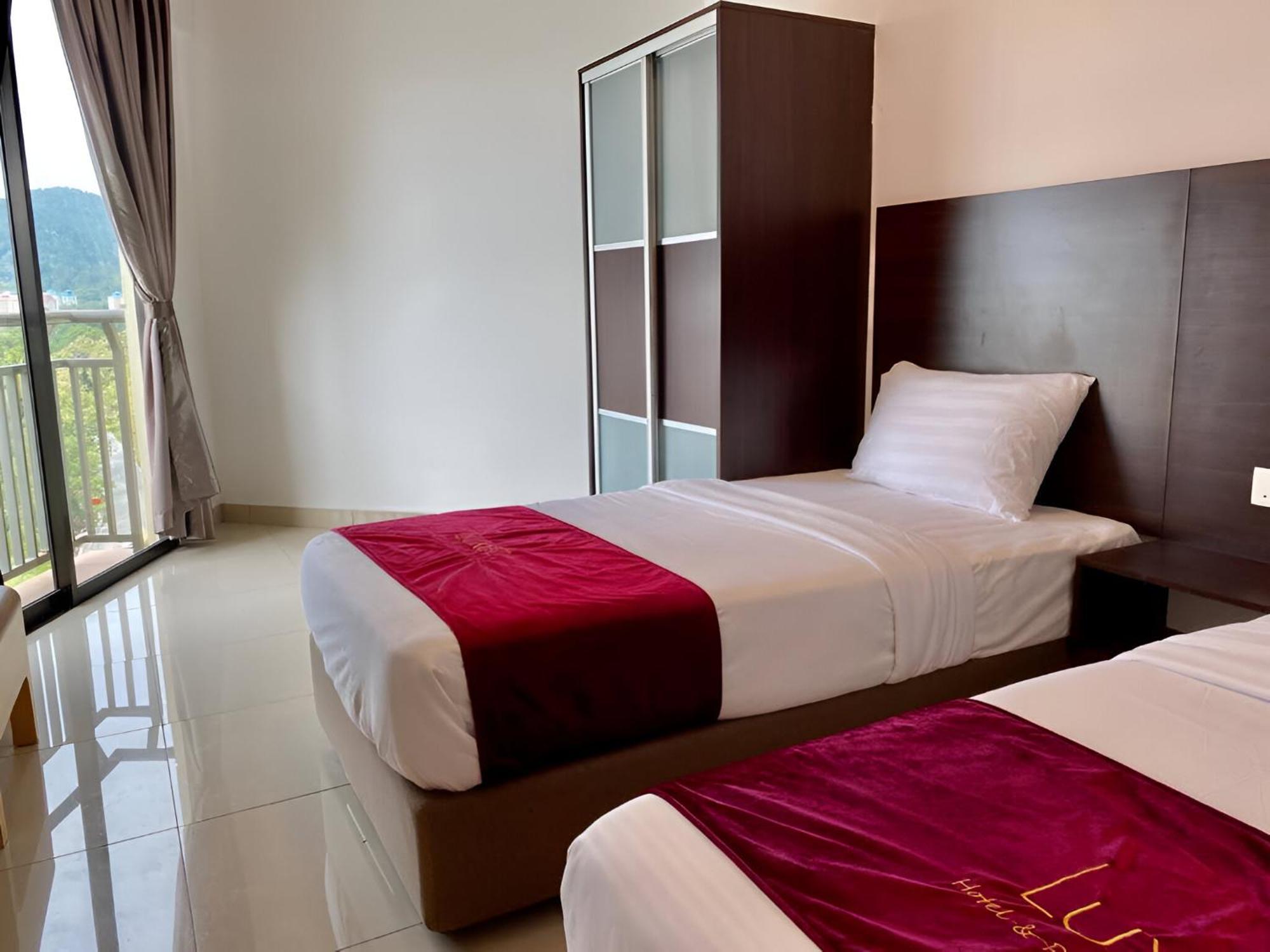 Marina Heights Hotel Residences Lumut Extérieur photo